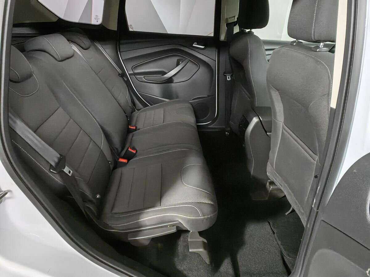 Ford Kuga с пробегом — 2015 год. Фото: #10