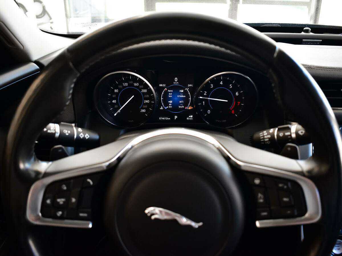 Jaguar XF с пробегом — 2017 год. Фото: #9