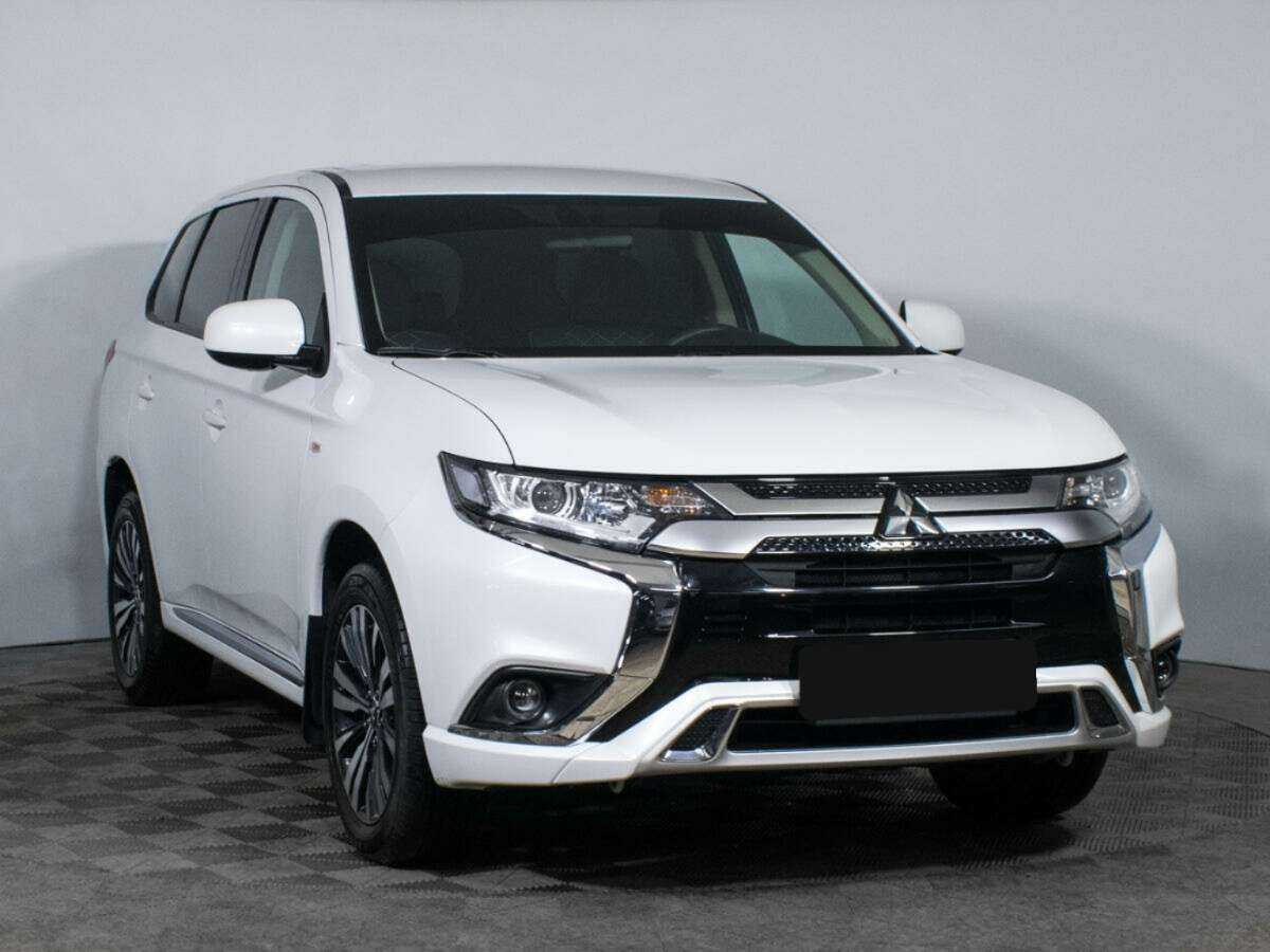 Mitsubishi Outlander с пробегом — 2022 год. Фото: #2