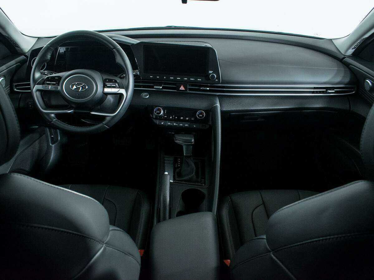 Hyundai Elantra с пробегом — 2023 год. Фото: #11