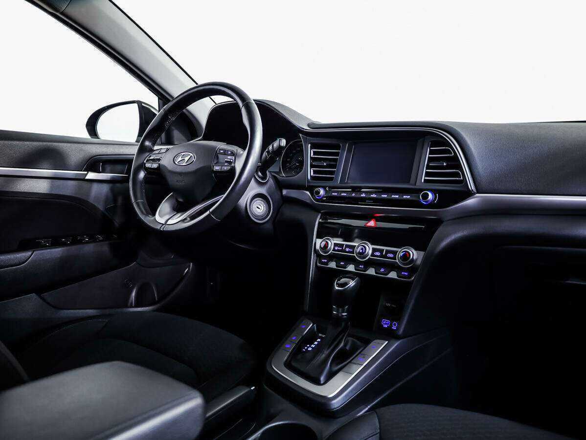 Hyundai Elantra с пробегом — 2019 год. Фото: #7
