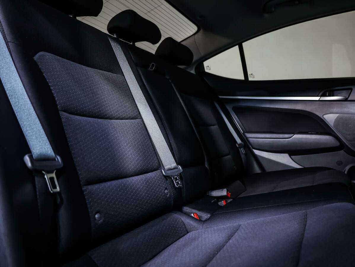 Hyundai Elantra с пробегом — 2019 год. Фото: #10