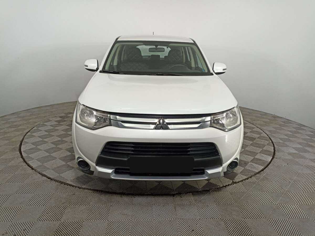 Mitsubishi Outlander с пробегом — 2014 год. Фото: #1