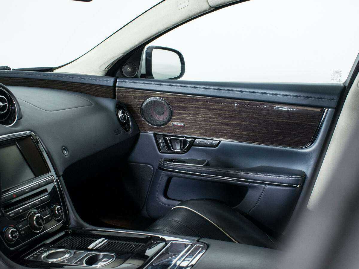 Jaguar XJ с пробегом — 2014 год. Фото: #16