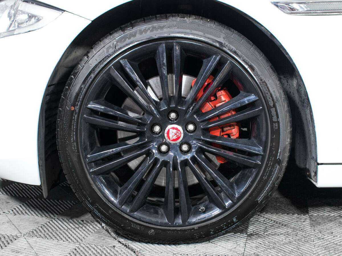 Jaguar XJ с пробегом — 2014 год. Фото: #21