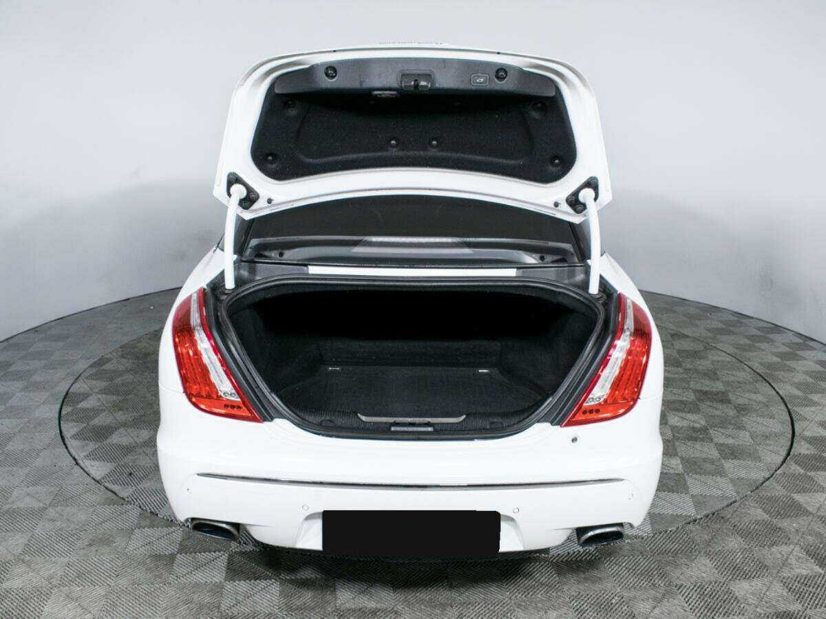 Jaguar XJ с пробегом — 2014 год. Фото: #22