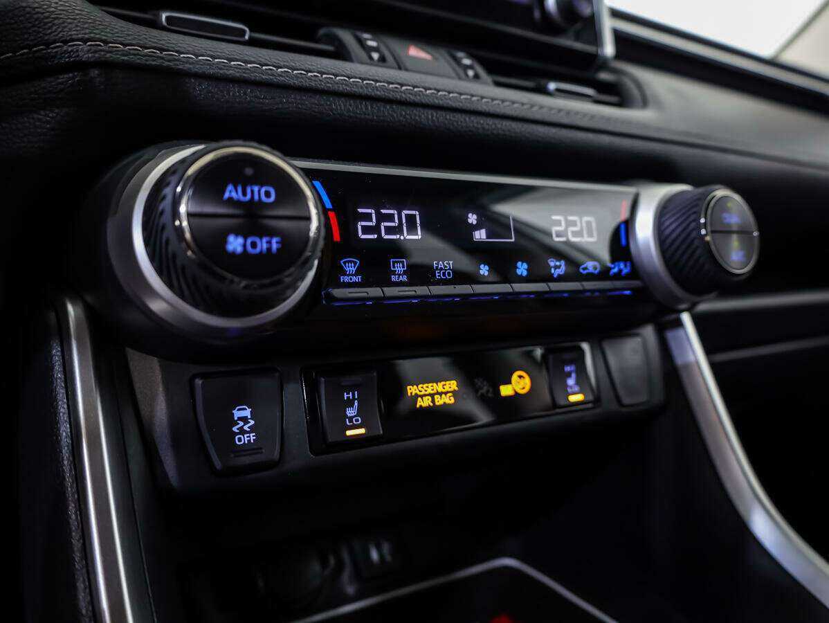 Toyota RAV4 с пробегом — 2020 год. Фото: #12