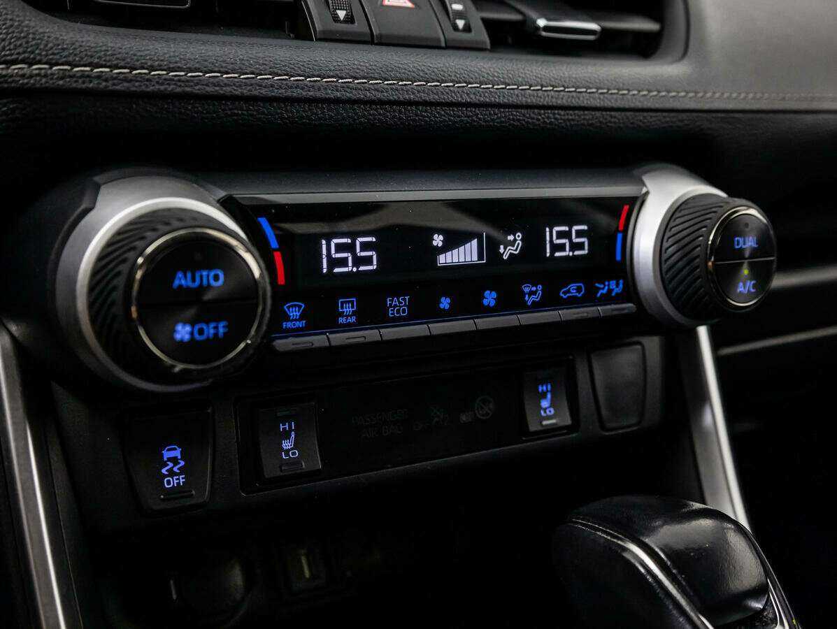 Toyota RAV4 с пробегом — 2021 год. Фото: #13