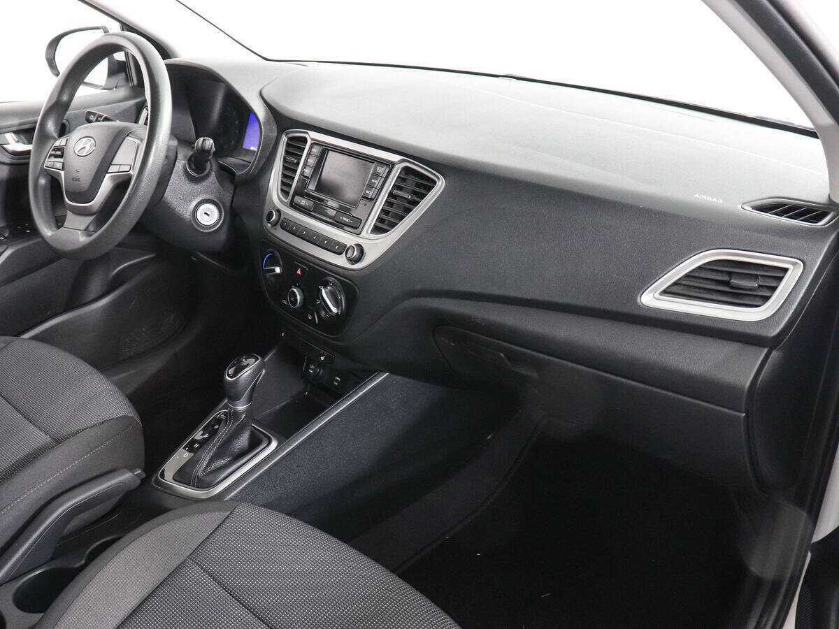 Hyundai Accent с пробегом — 2022 год. Фото: #9