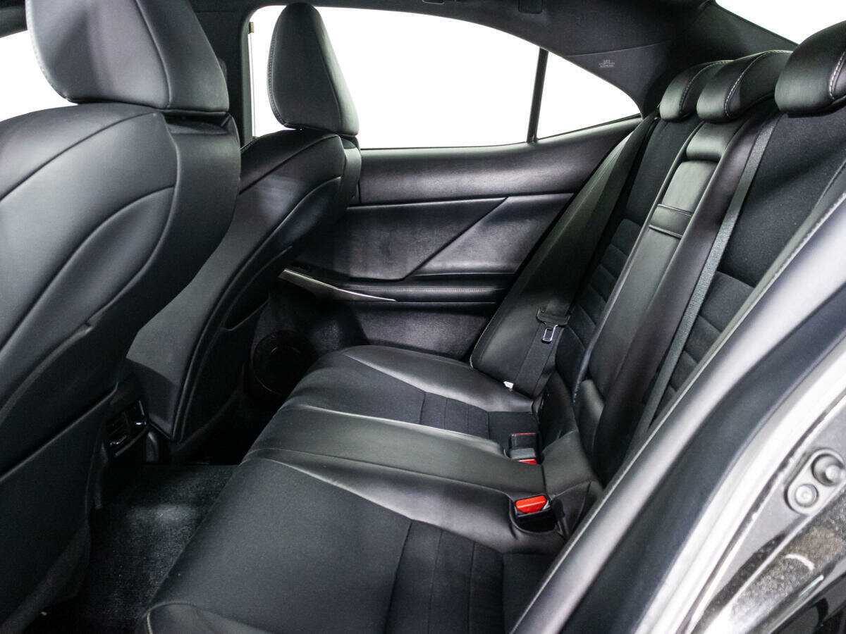 Lexus IS с пробегом — 2014 год. Фото: #9