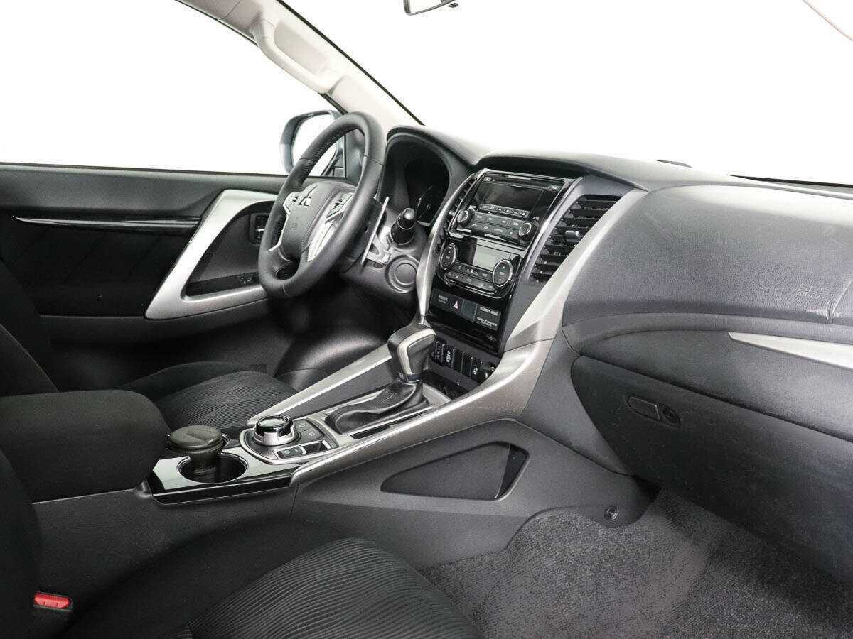 Mitsubishi Pajero Sport с пробегом — 2018 год. Фото: #6