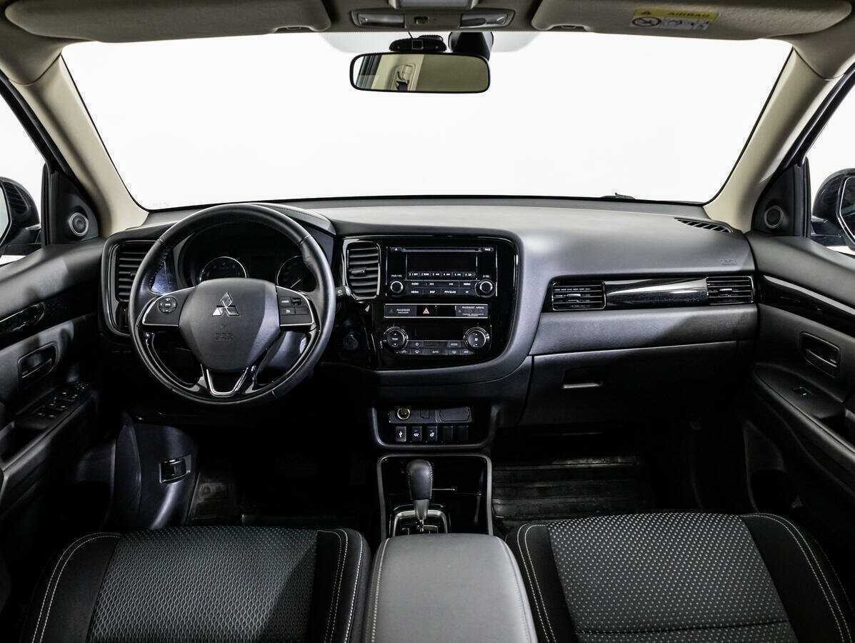 Mitsubishi Outlander с пробегом — 2019 год. Фото: #10