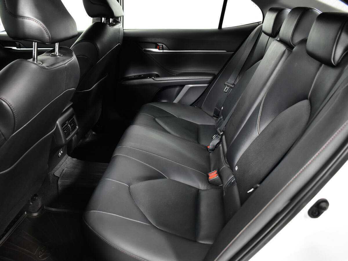 Toyota Camry с пробегом — 2020 год. Фото: #9