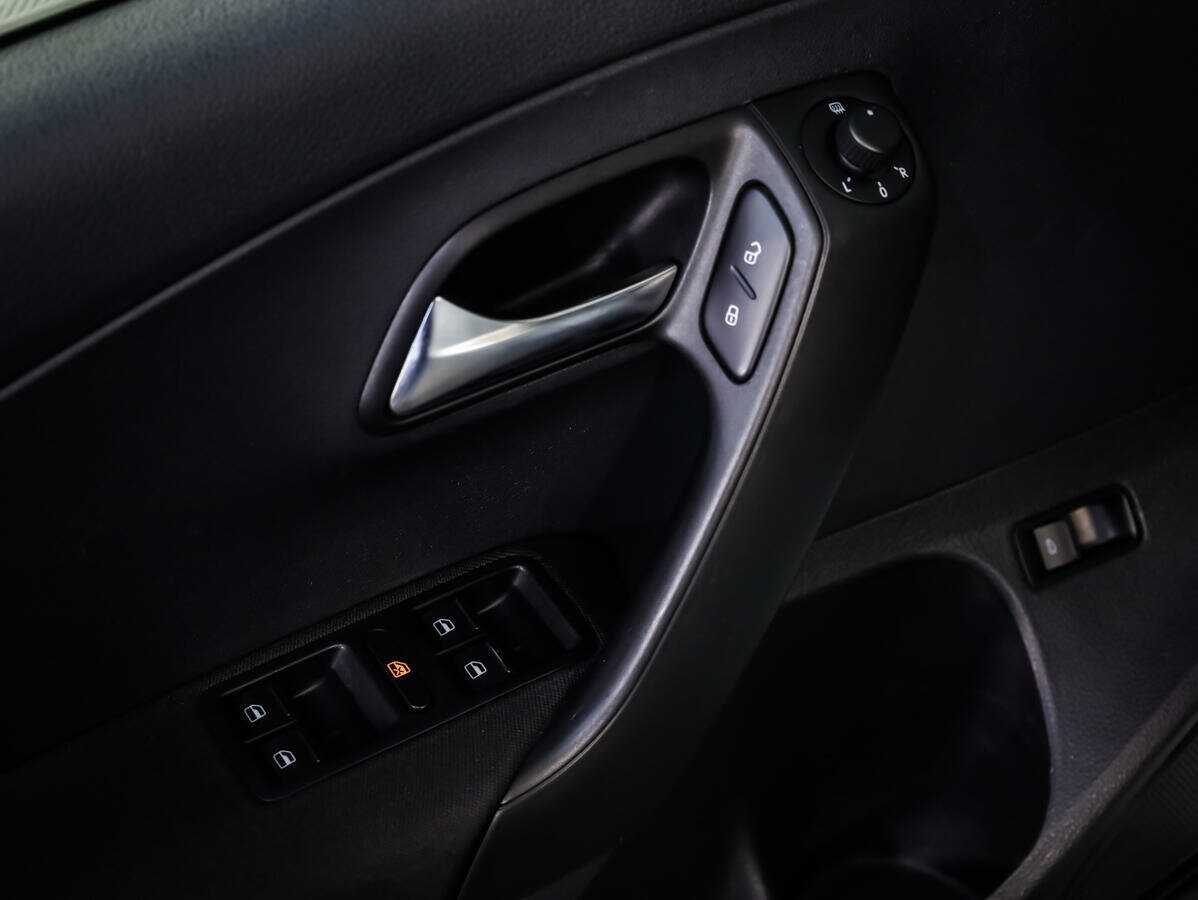 Volkswagen Polo с пробегом — 2016 год. Фото: #14