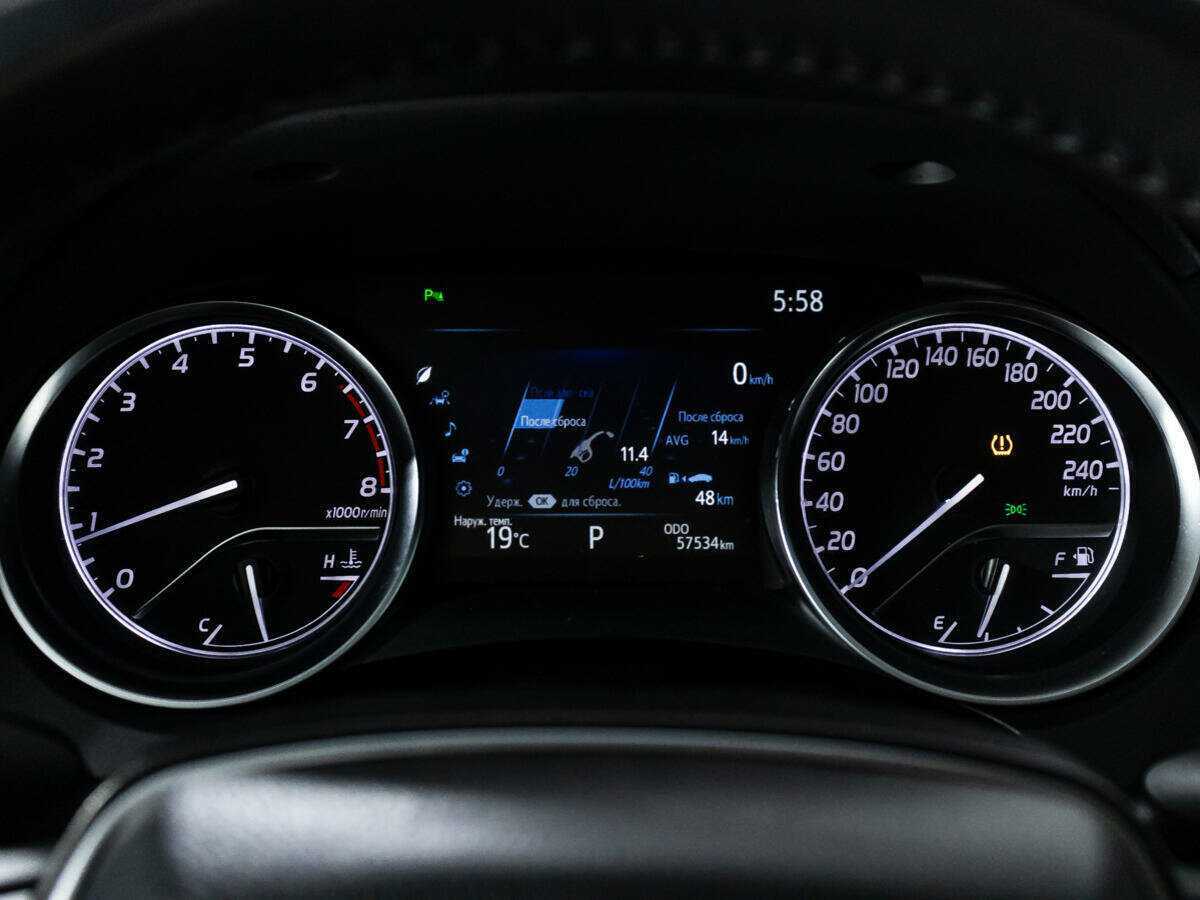 Toyota Camry с пробегом — 2020 год. Фото: #11