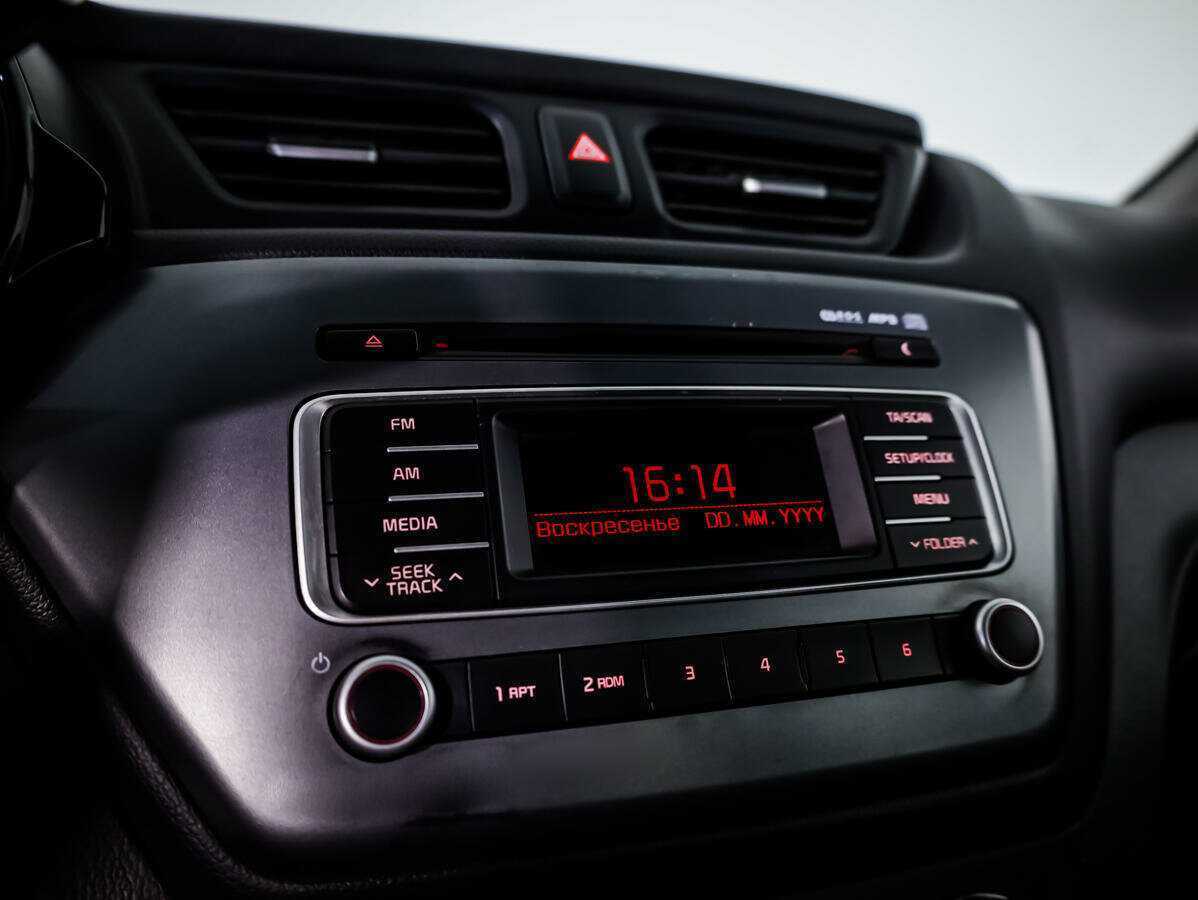 Kia Rio с пробегом — 2015 год. Фото: #12