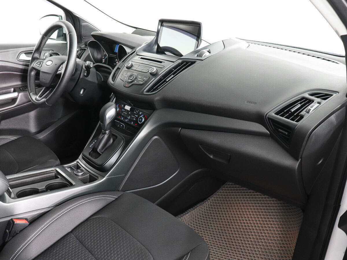 Ford Kuga с пробегом — 2017 год. Фото: #9