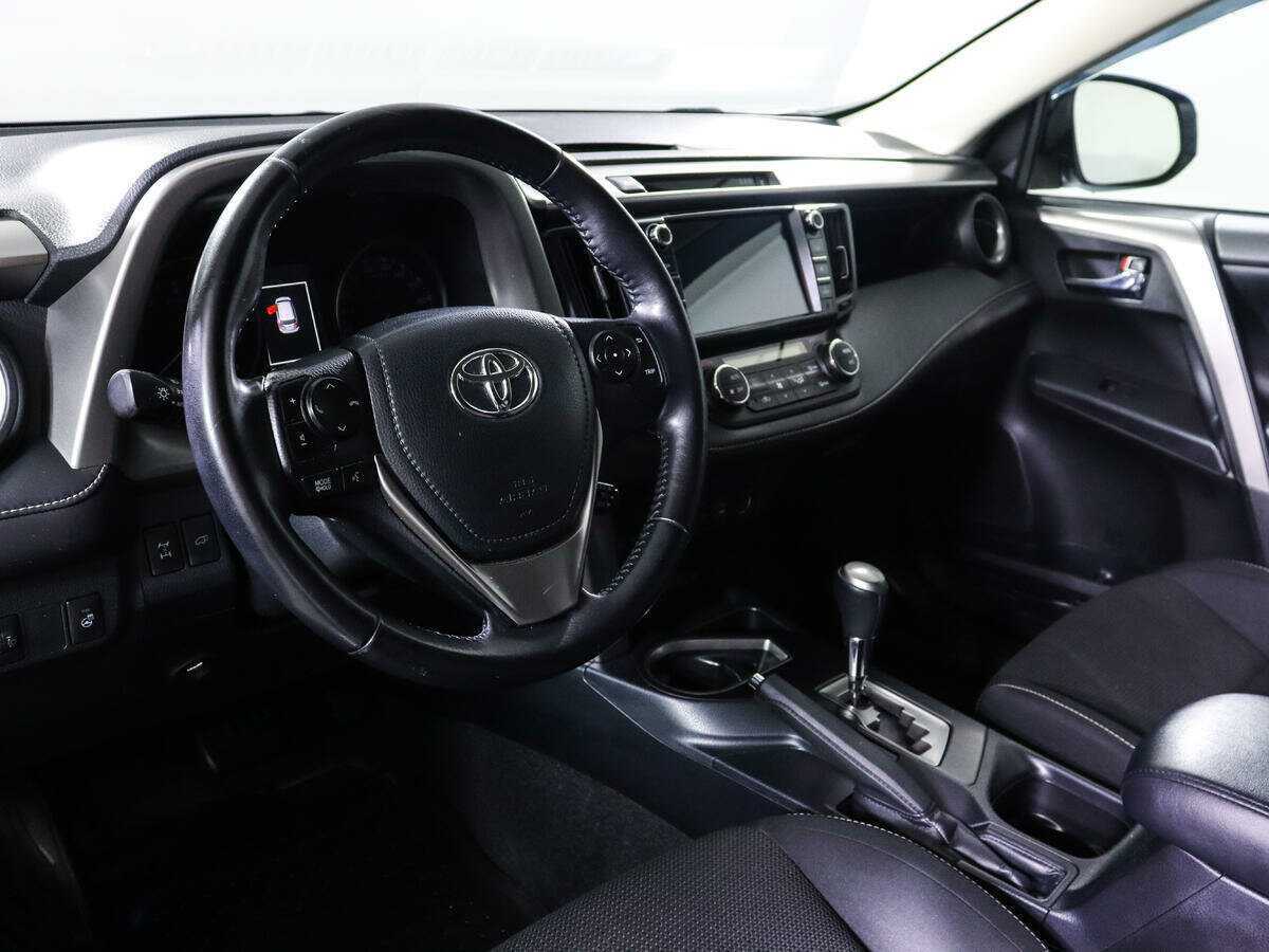 Toyota RAV4 с пробегом — 2017 год. Фото: #11