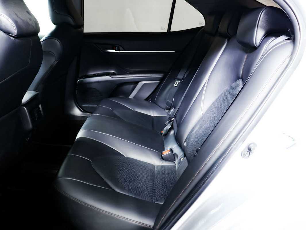 Toyota Camry с пробегом — 2018 год. Фото: #11