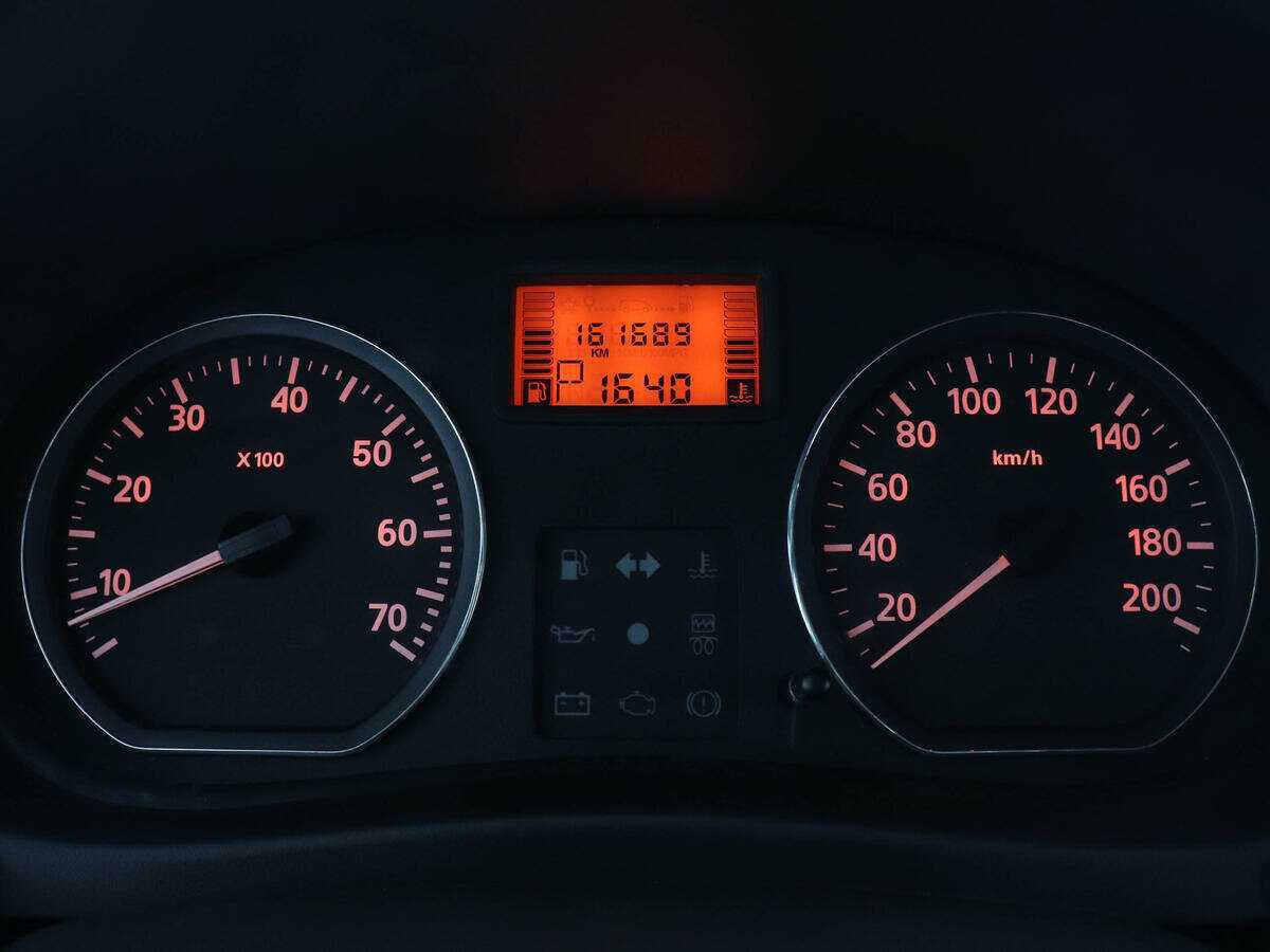 Renault Sandero с пробегом — 2013 год. Фото: #6