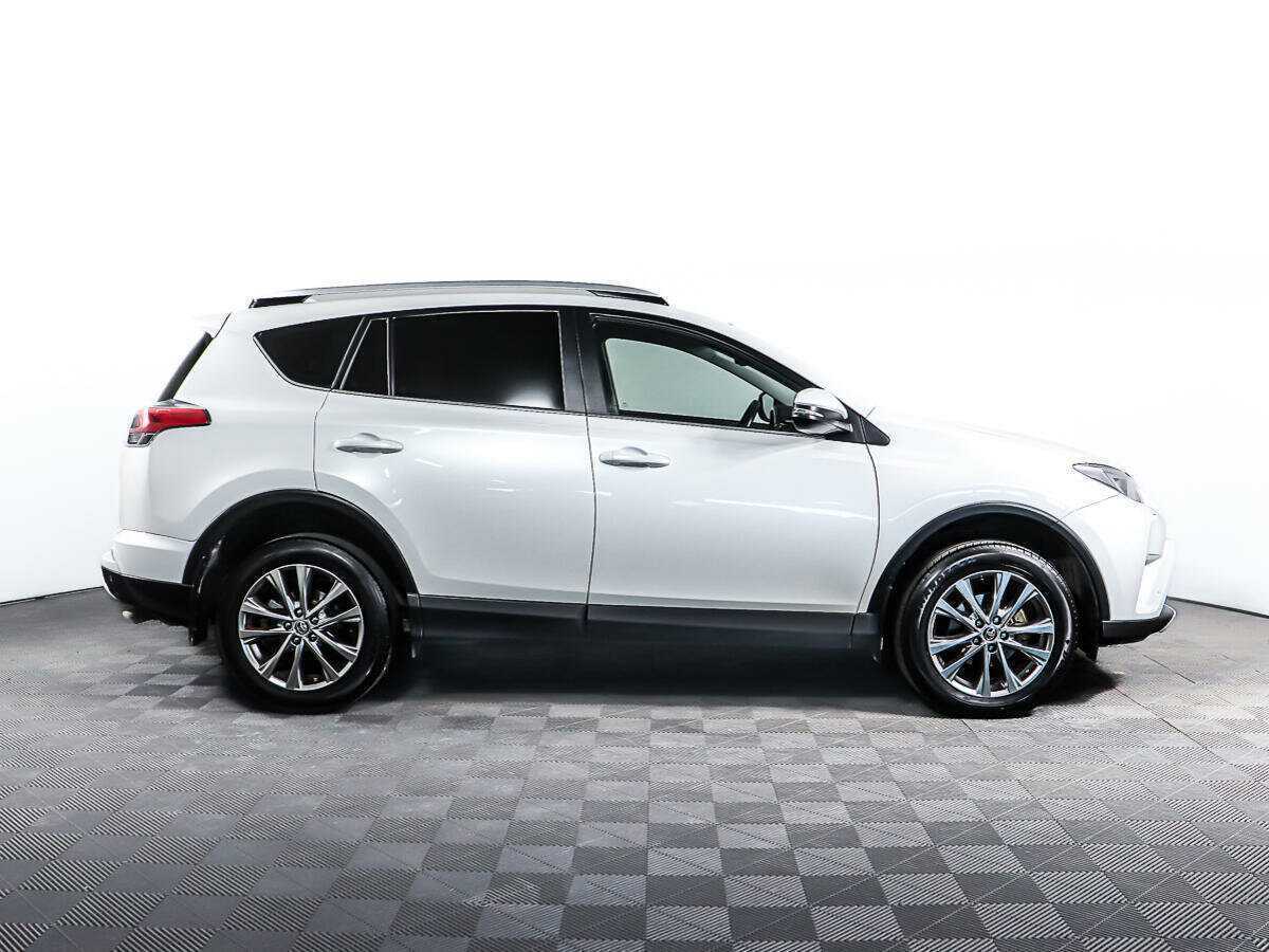 Toyota RAV4 с пробегом — 2018 год. Фото: #3