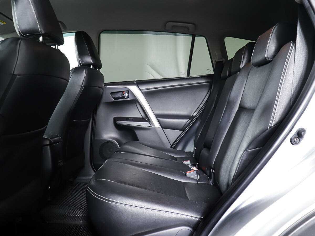 Toyota RAV4 с пробегом — 2019 год. Фото: #11
