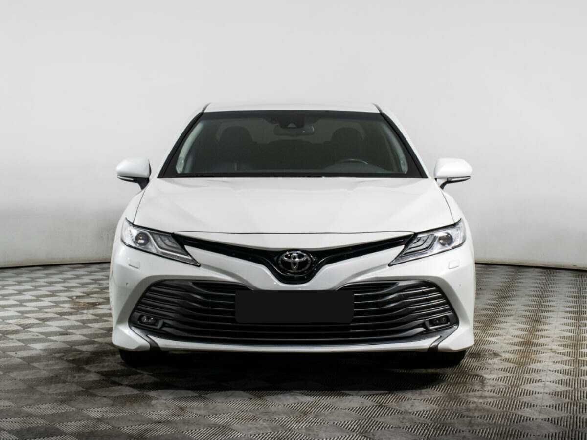 Toyota Camry с пробегом — 2019 год. Фото: #1