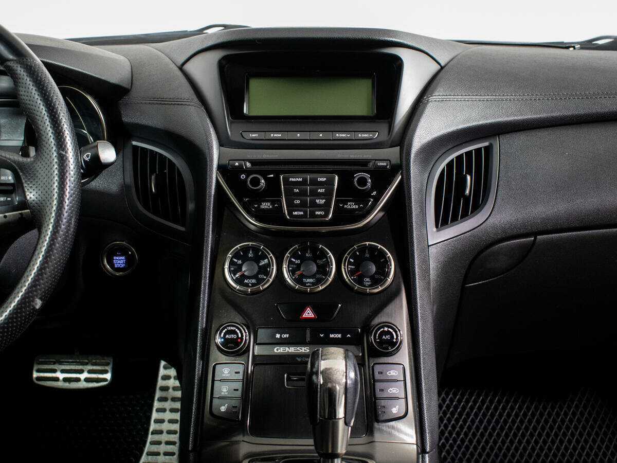 Hyundai Genesis Coupe с пробегом — 2012 год. Фото: #8
