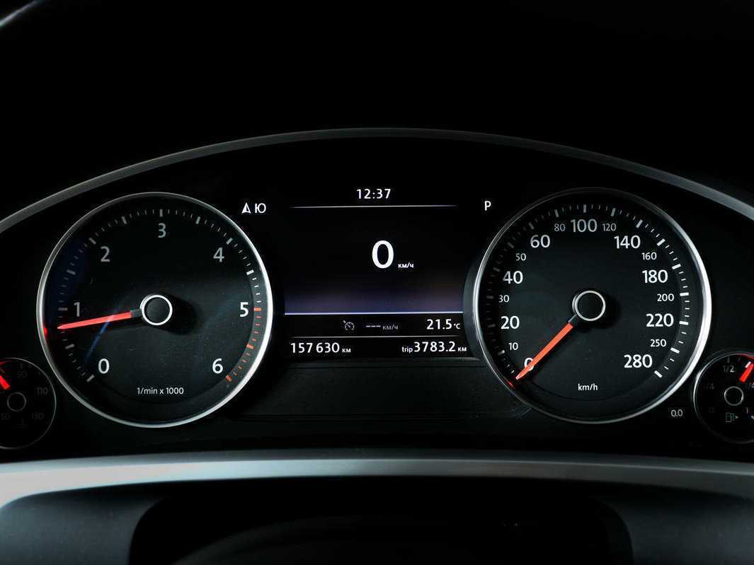 Volkswagen Touareg с пробегом — 2012 год. Фото: #9