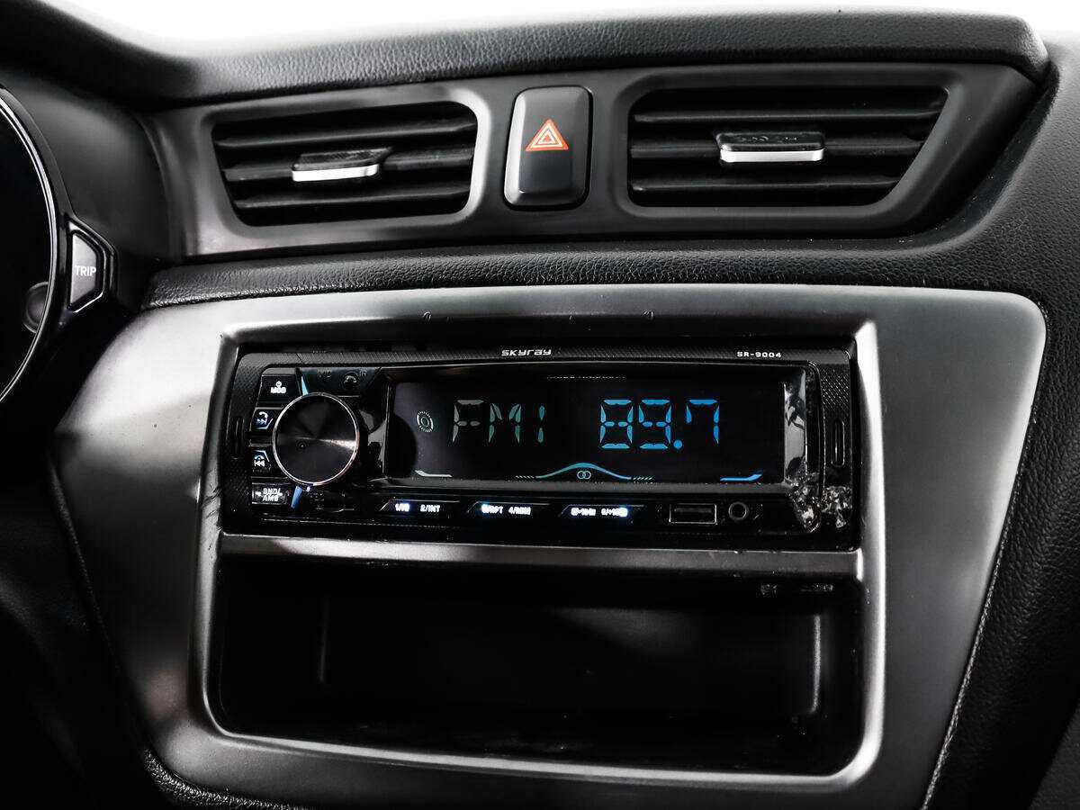 Kia Rio с пробегом — 2012 год. Фото: #12