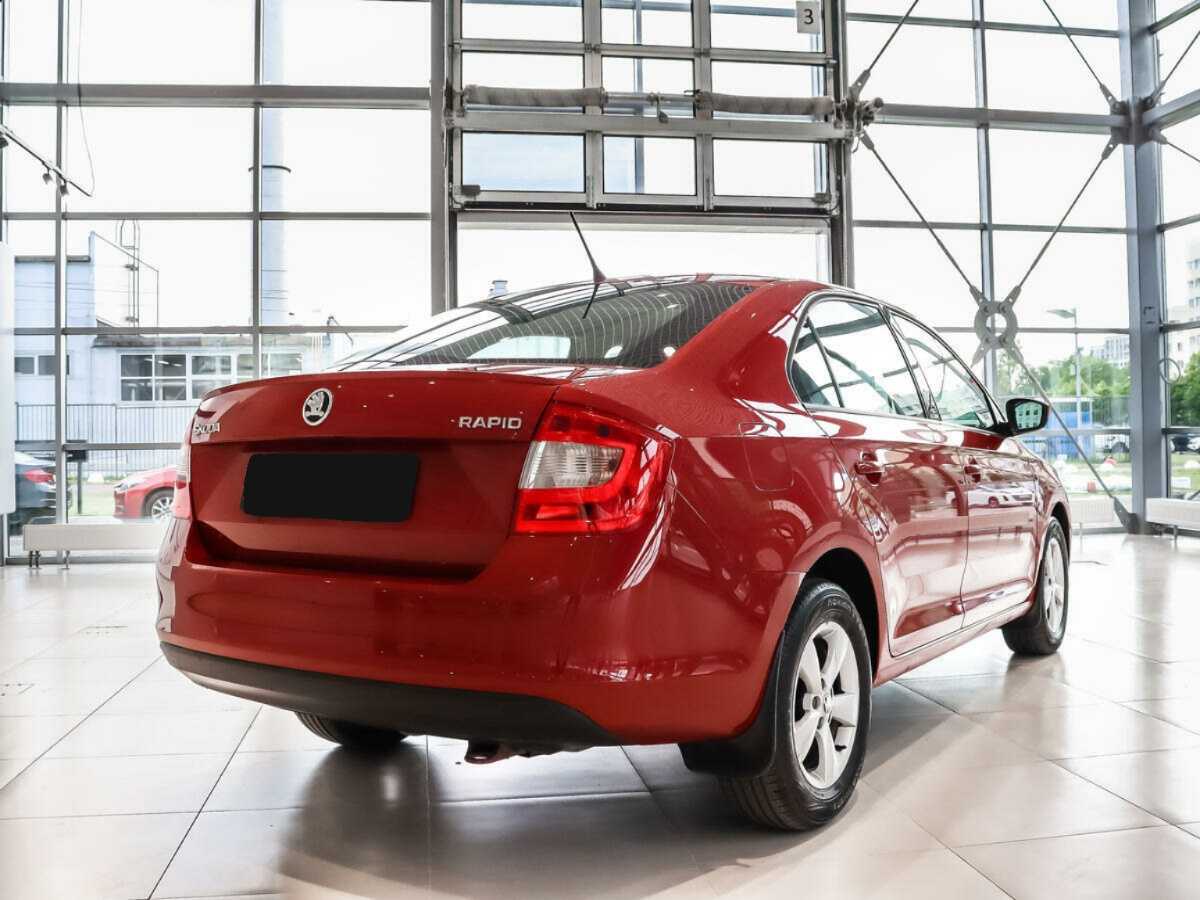 Skoda Rapid с пробегом — 2014 год. Фото: #4