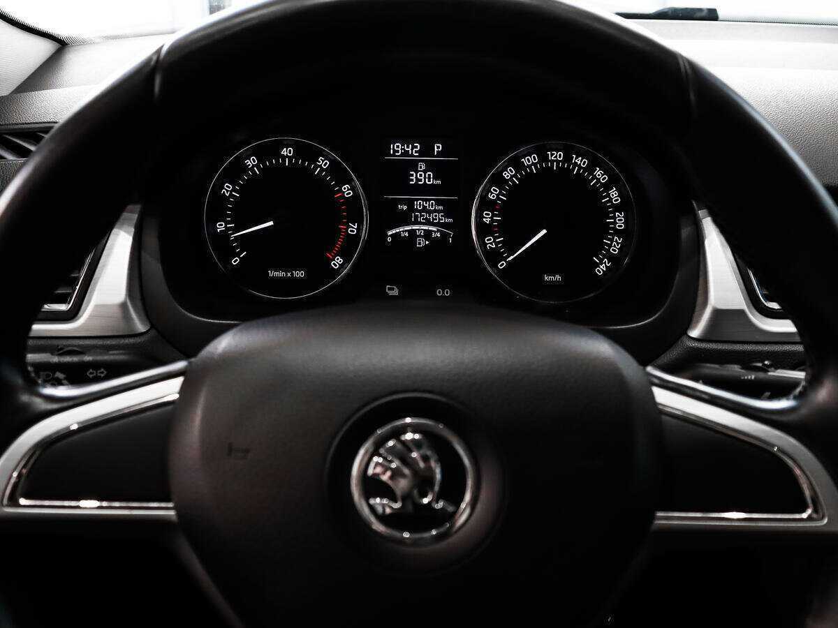 Skoda Rapid с пробегом — 2014 год. Фото: #13