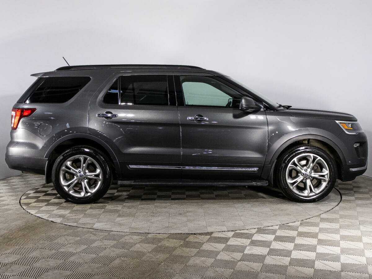 Ford Explorer с пробегом — 2017 год. Фото: #3