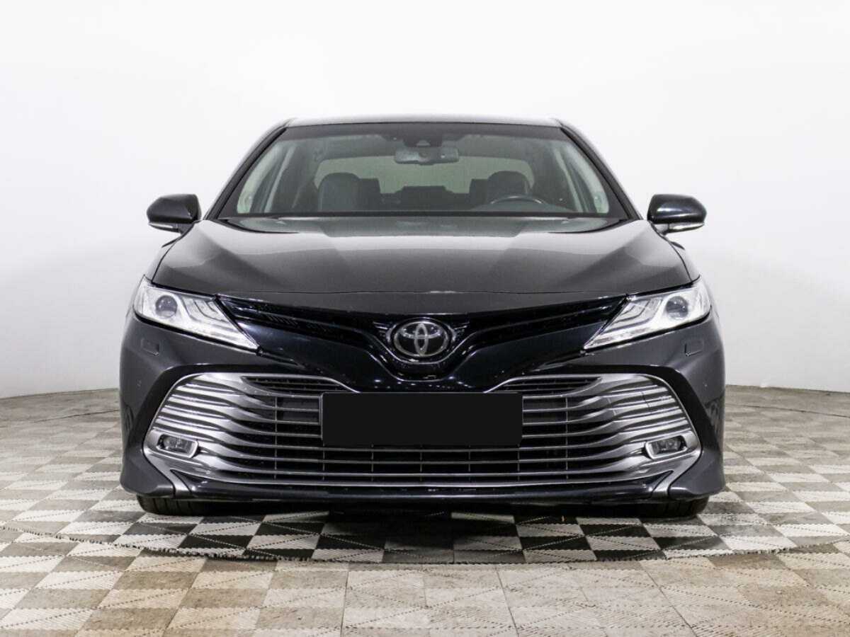 Toyota Camry с пробегом — 2018 год. Фото: #1