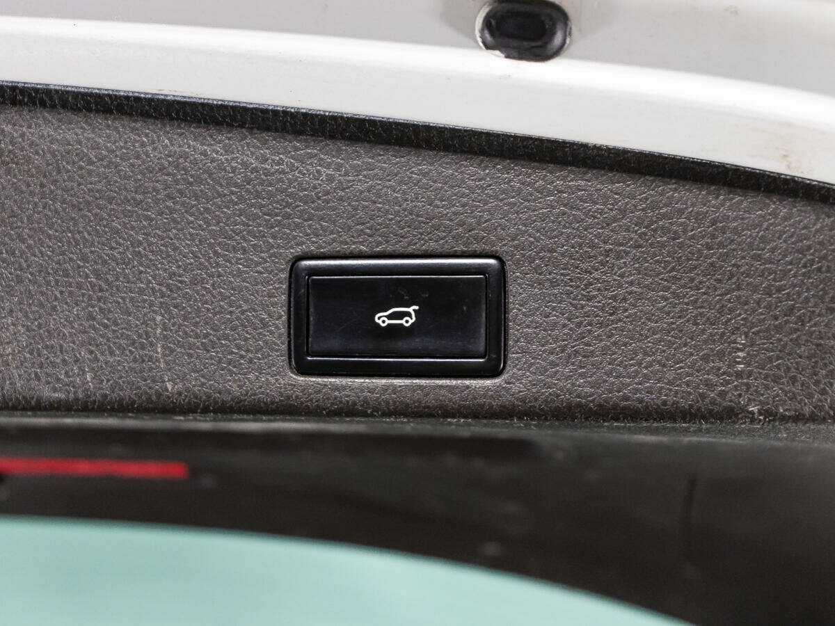 Volkswagen Touareg с пробегом — 2013 год. Фото: #12