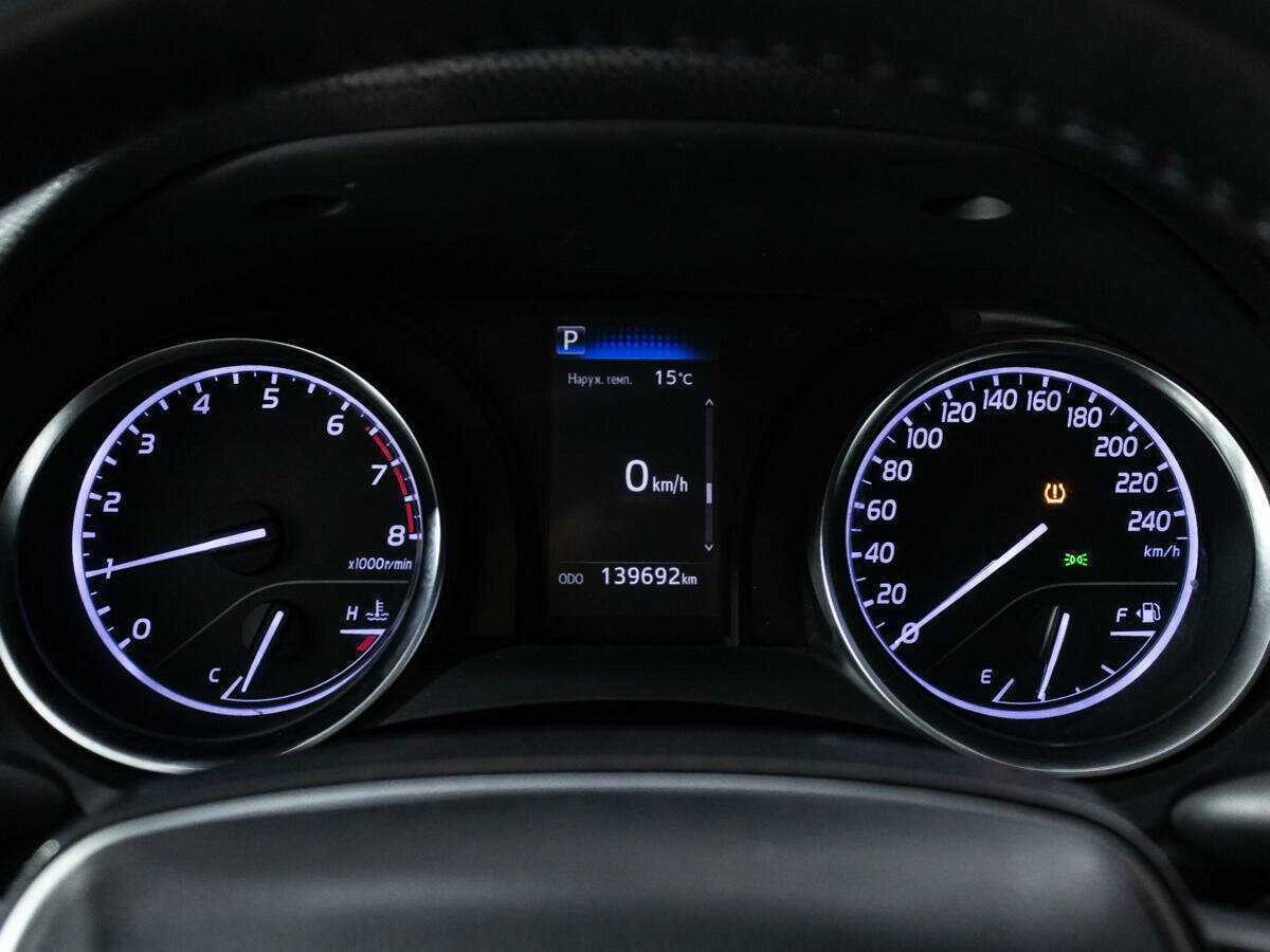 Toyota Camry с пробегом — 2019 год. Фото: #11