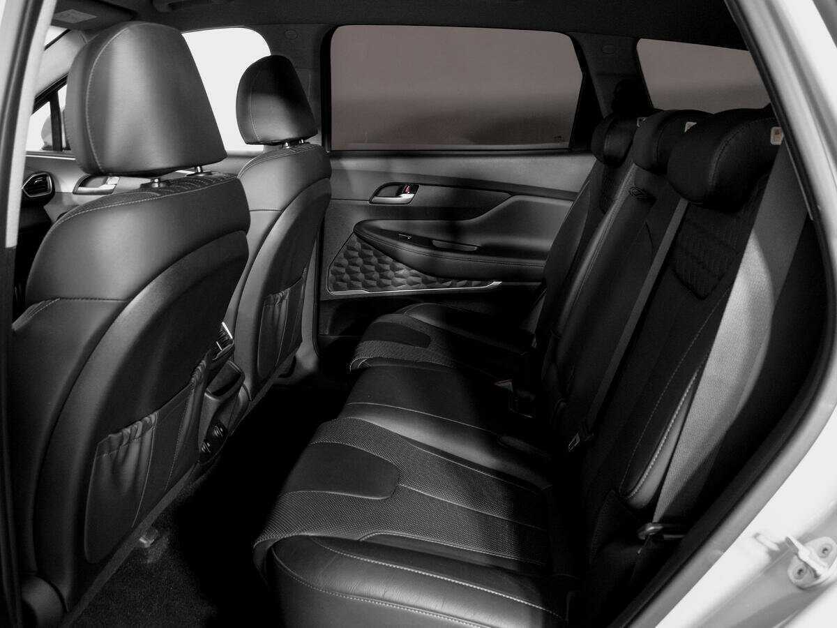 Hyundai Santa Fe с пробегом — 2018 год. Фото: #9