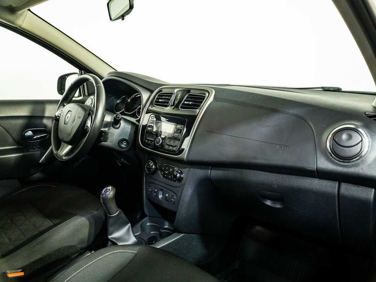 Renault Sandero с пробегом — 2017 год. Фото: #7