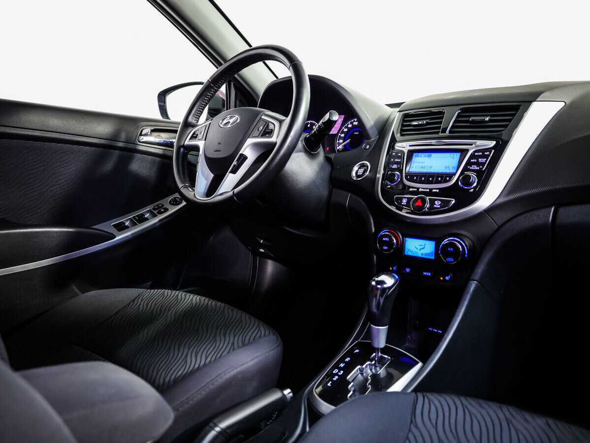 Hyundai Solaris с пробегом — 2012 год. Фото: #7