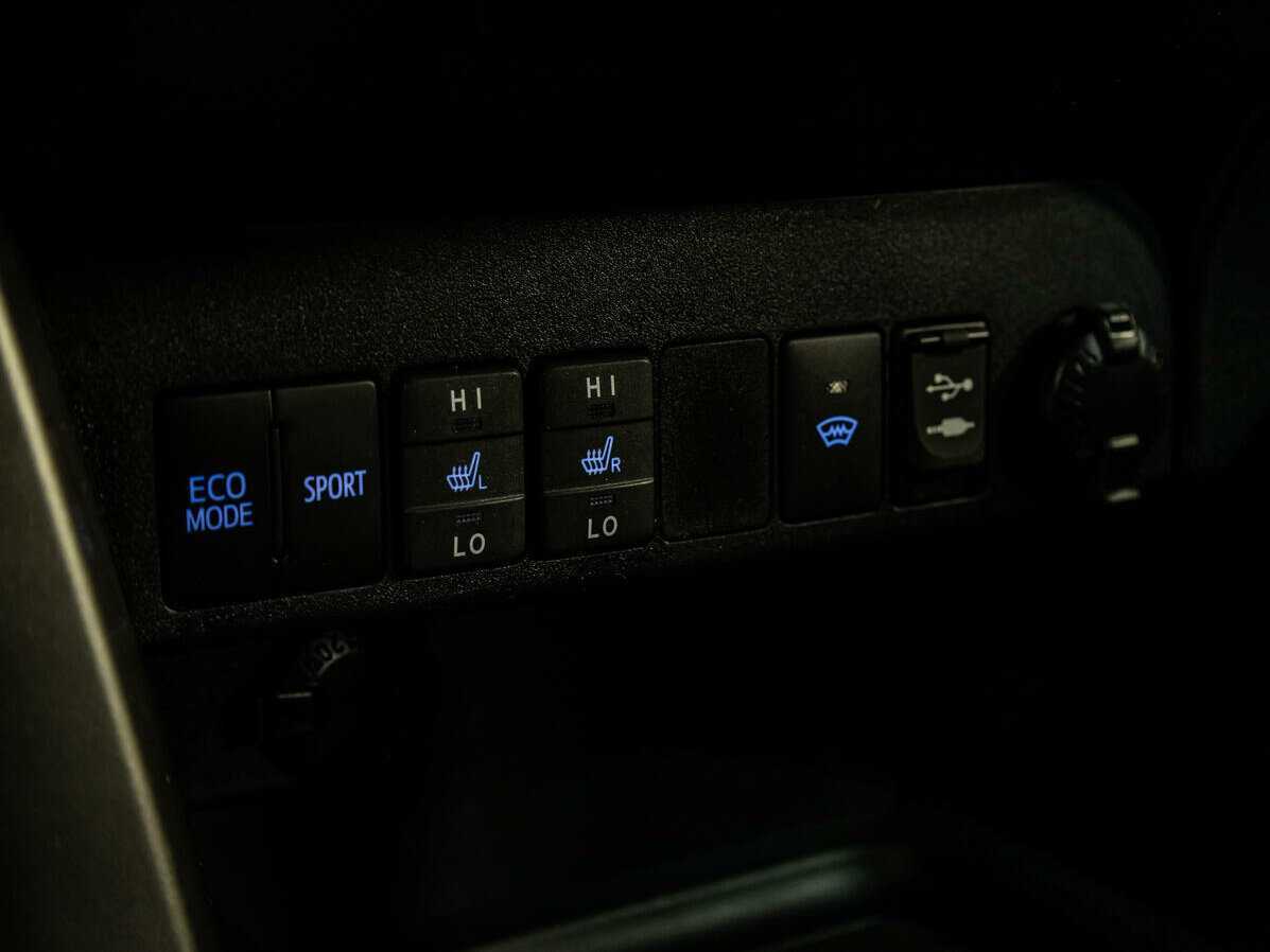 Toyota RAV4 с пробегом — 2015 год. Фото: #20