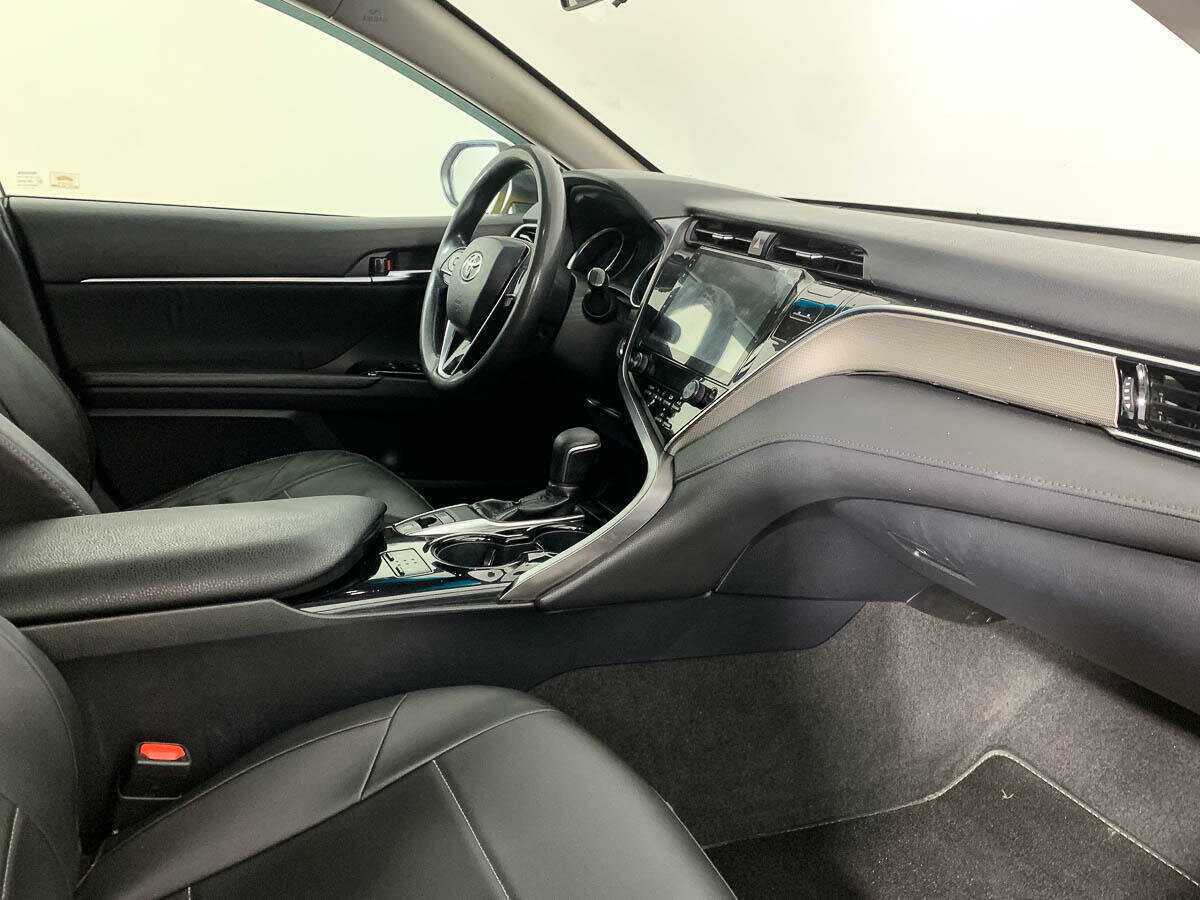 Toyota Camry с пробегом — 2021 год. Фото: #9