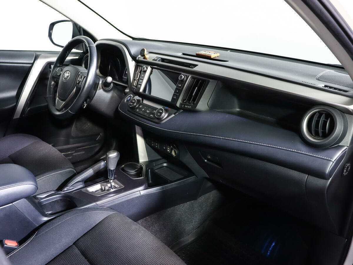 Toyota RAV4 с пробегом — 2018 год. Фото: #7