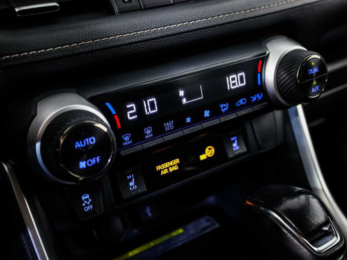 Toyota RAV4 с пробегом — 2021 год. Фото: #14