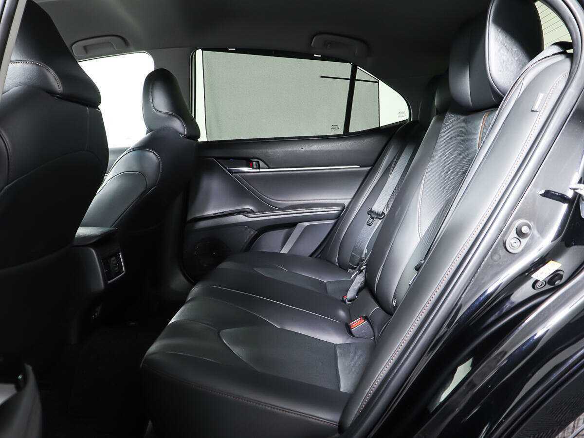 Toyota Camry с пробегом — 2018 год. Фото: #9