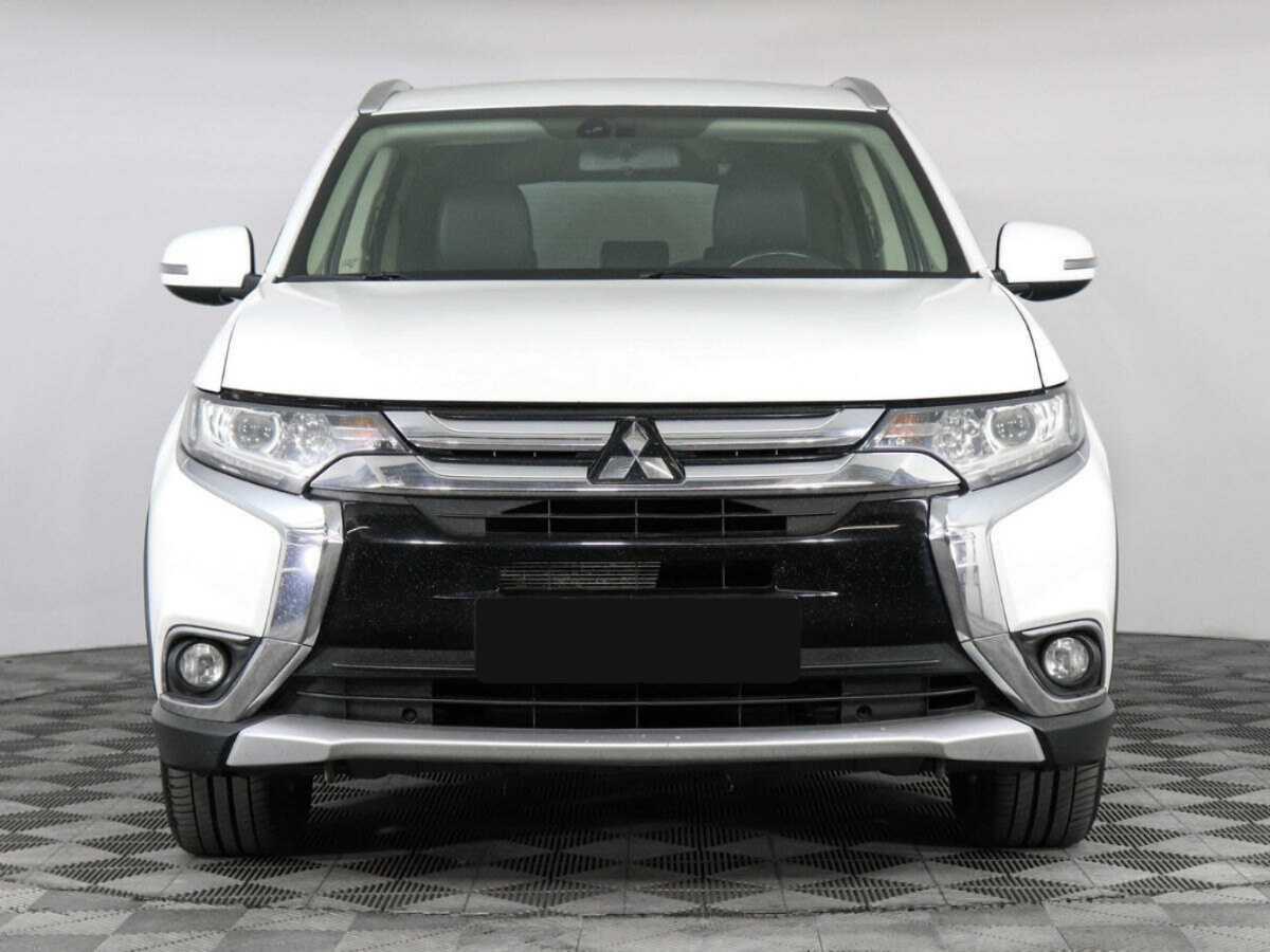 Mitsubishi Outlander с пробегом — 2015 год. Фото: #1