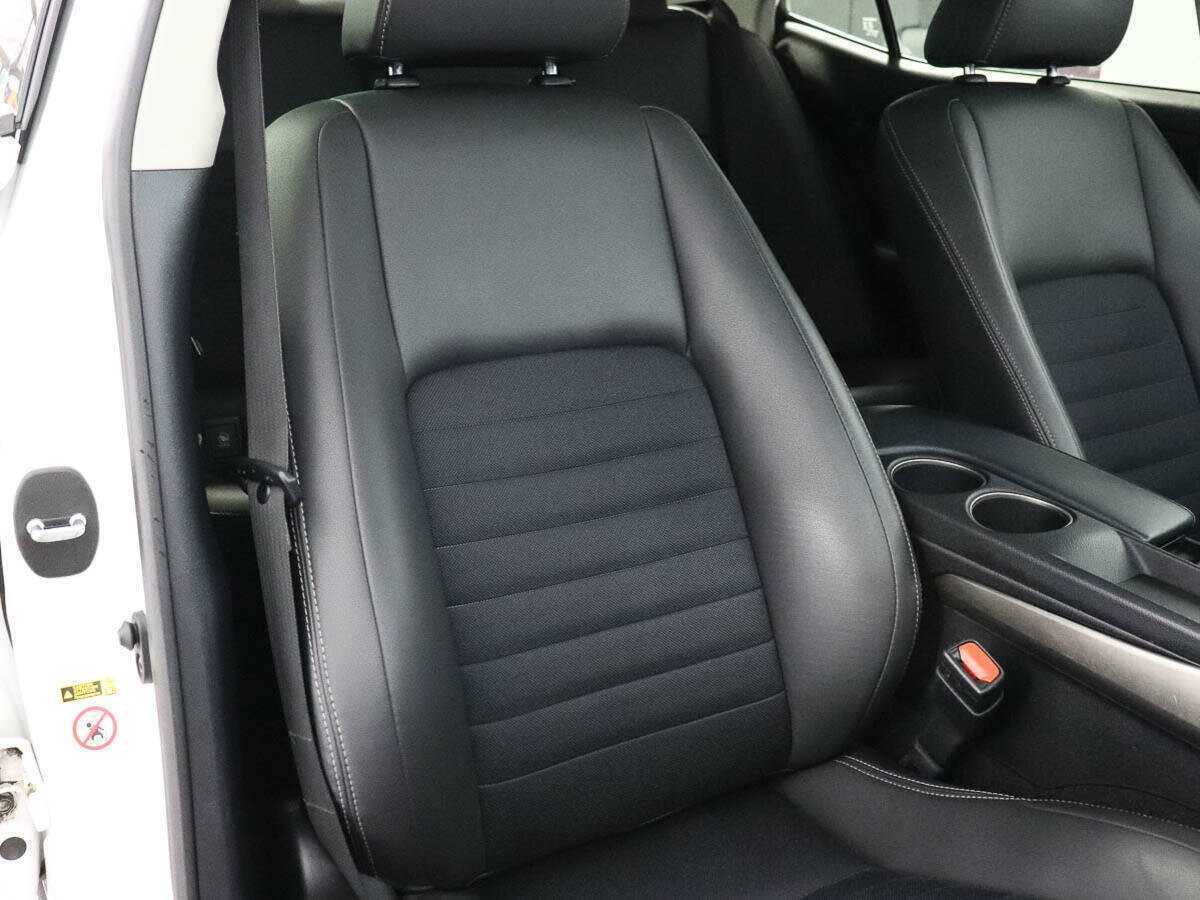 Lexus IS с пробегом — 2015 год. Фото: #9