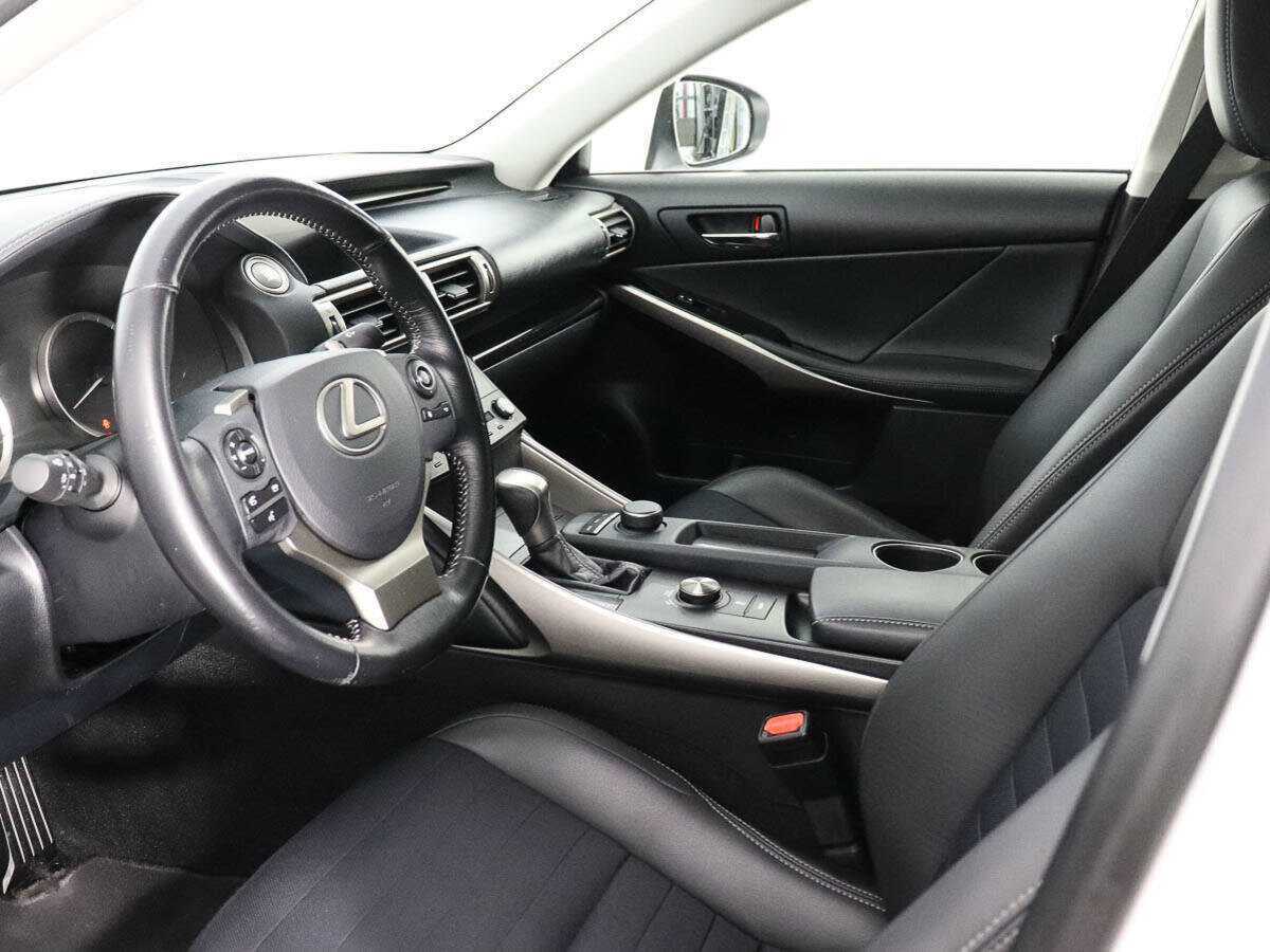 Lexus IS с пробегом — 2015 год. Фото: #10