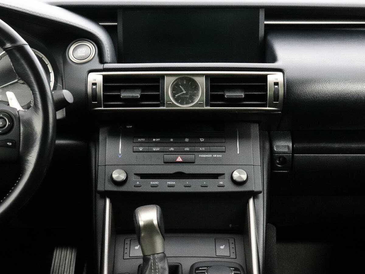 Lexus IS с пробегом — 2015 год. Фото: #16