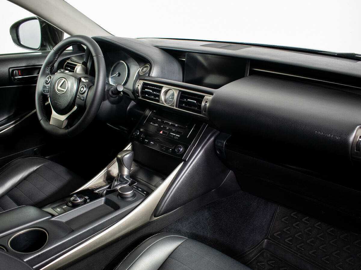 Lexus IS с пробегом — 2013 год. Фото: #7