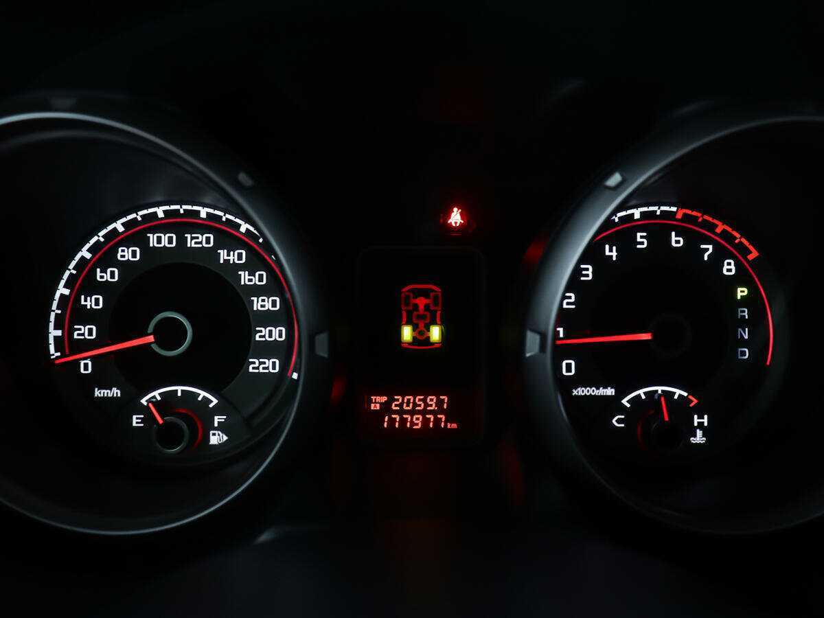 Mitsubishi Pajero с пробегом — 2012 год. Фото: #11